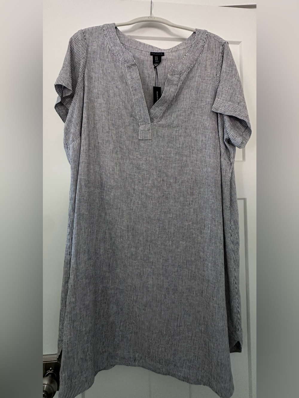 Tahari Woman’s Short Sleeve V-Neck Tunic Shirt Dress in Gray and White Pinstripe